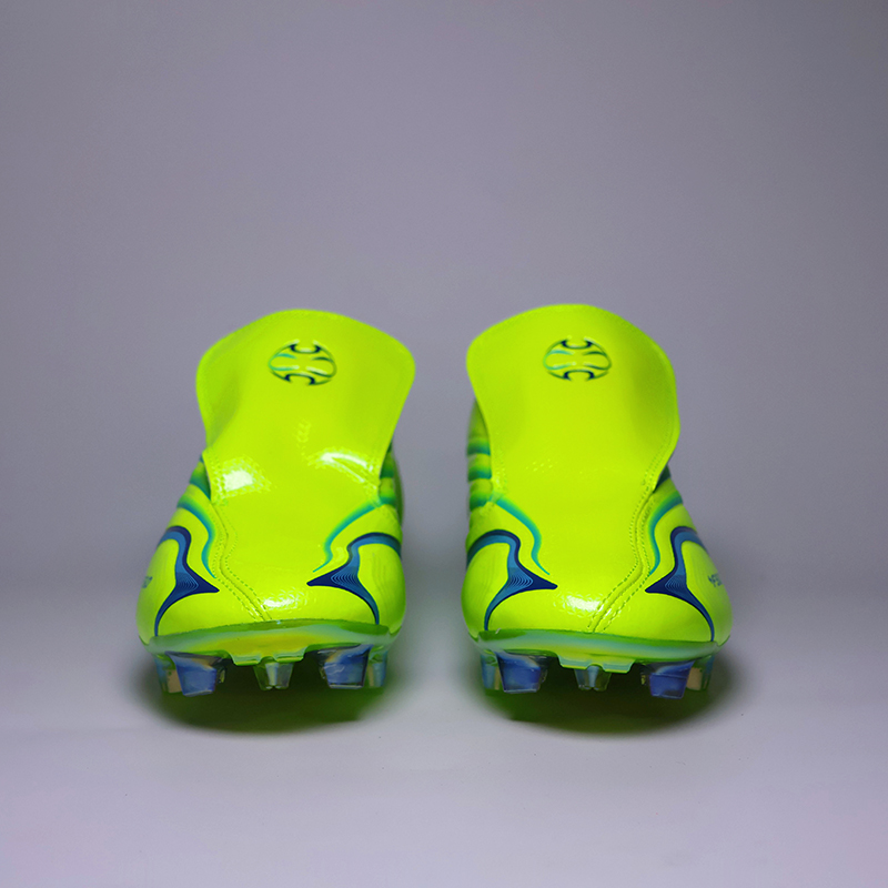プロフェッショナルメンズサッカーシューズ F50 トレーニン - Sports Equipment For Boys のレビューと価格